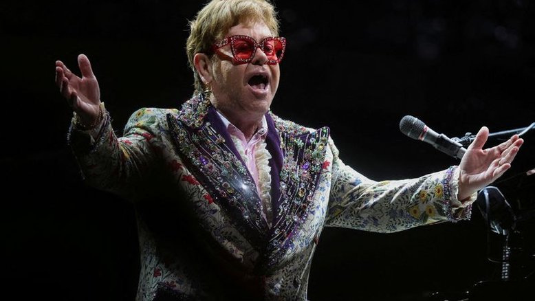 Além de Elton John: relembre 10 famosos que falaram sobre alcoolismo e sobriedade