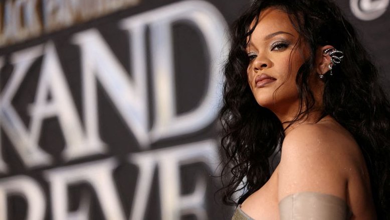 Rihanna lança música solo após seis anos com "Lift Me Up"