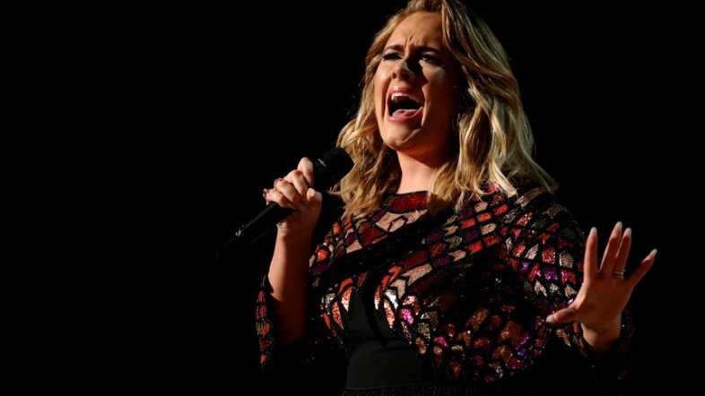 Adele retorna a Las Vegas para shows adiados no início do ano