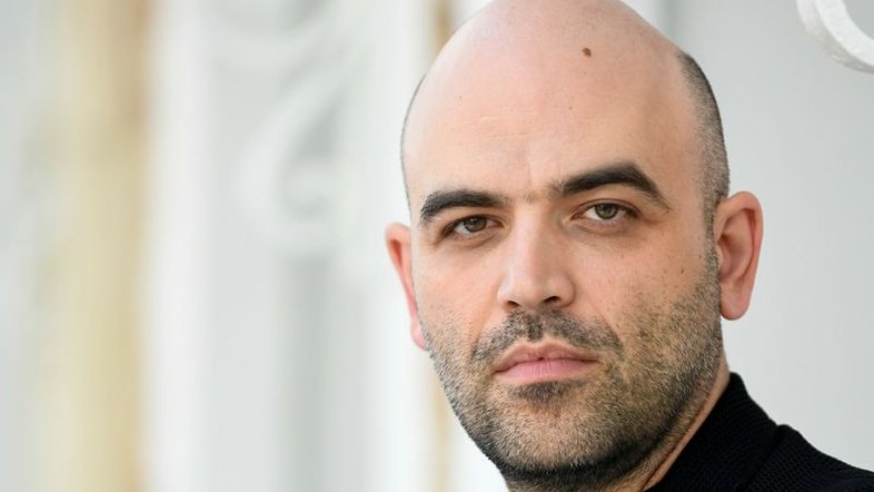 Escritor antimáfia é julgado por chamar premiê italiana de "bastarda"