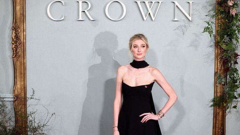 Atriz Elizabeth Debicki diz que papel de Diana em "The Crown" parecia "intransponível" no começo