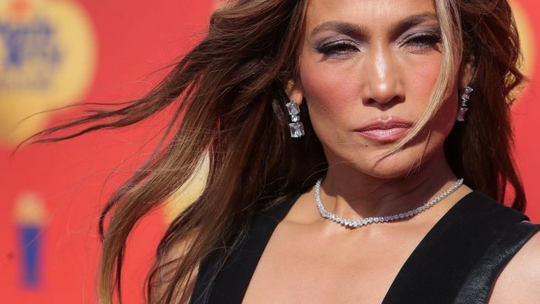 Jennifer Lopez anuncia sequência do álbum "This is Me" 20 anos depois
