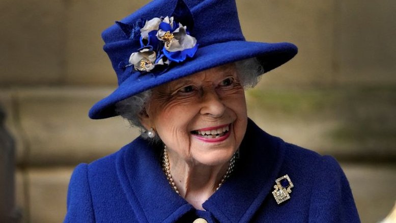 Vogue britânica coloca rainha Elizabeth na capa para marcar Jubileu de Platina