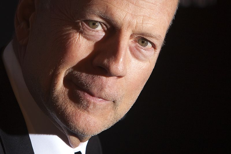 Bruce Willis vai se aposentar após diagnóstico de afasia, diz família