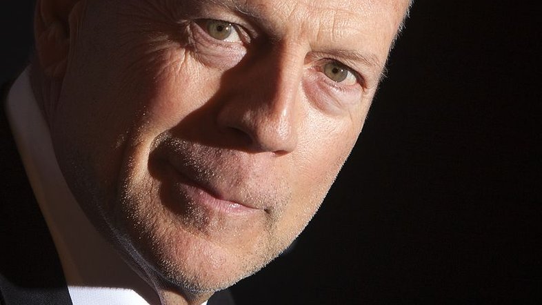 Após diagnóstico de afasia, Bruce Willis modifica divisão de herança de sua fortuna