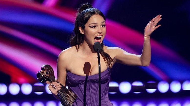 Olivia Rodrigo aparece como favorita para ganhar categorias do Grammy