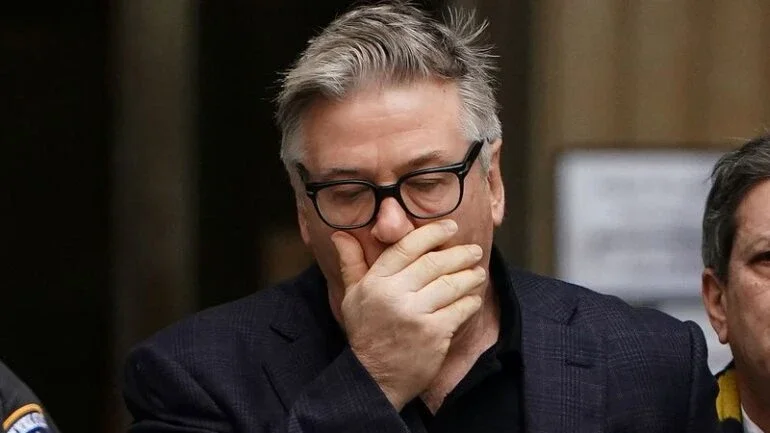 Advogado de Alec Baldwin diz que investigação sobre tiro em set de “Rust” inocentou ator