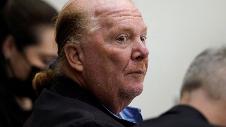 Mulher diz em julgamento que chef celebridade Mario Batali a apalpou em bar na cidade de Boston