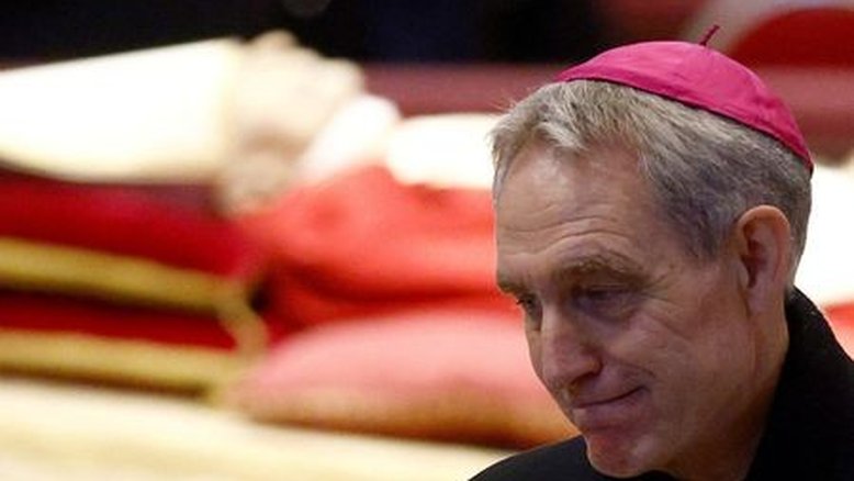 Livro do principal assessor de Bento 16 revela tensões no Vaticano