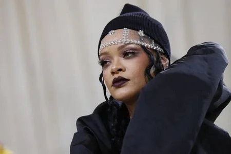 Rihanna fará retorno muito esperado aos palcos em show do intervalo do Super Bowl