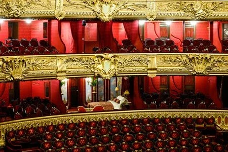 Airbnb oferece estadia com tema de "Fantasma da Ópera" em Paris