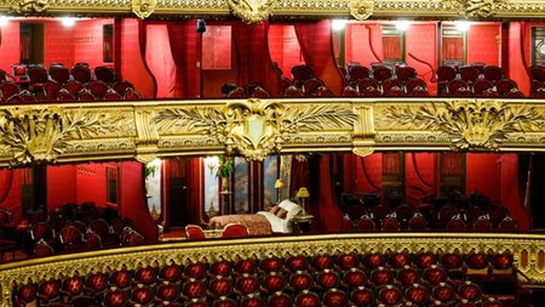Airbnb oferece estadia com tema de "Fantasma da Ópera" em Paris