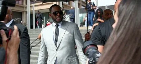 R. Kelly é condenado a 20 anos de prisão por pornografia infantil e abuso de menores