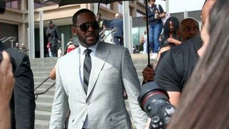 Cantor R. Kelly é condenado a 1 ano de prisão por pornografia infantil