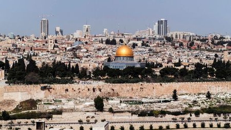 Após dias de violência, orações em Jerusalém terminam pacificamente