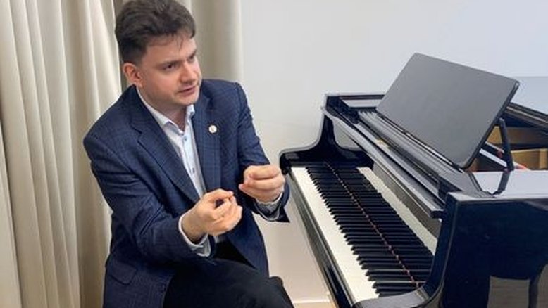 Pianista ucraniano busca vitória no campo cultural em concurso na Suíça