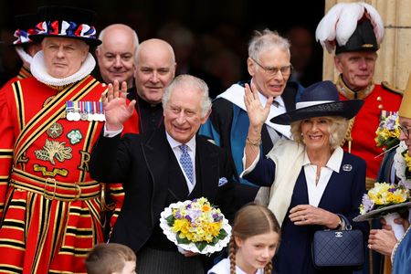 O rei optou por uma cerimônia menor, mais curta e mais diversificada do que a coroação anterior, realizada para sua mãe em 1953, com cerca de 2 mil pessoas. 