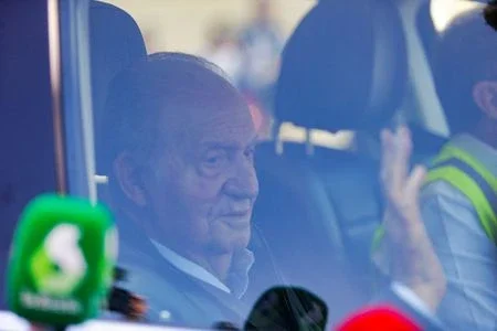 Ex-rei da Espanha Juan Carlos nega ter filha secreta