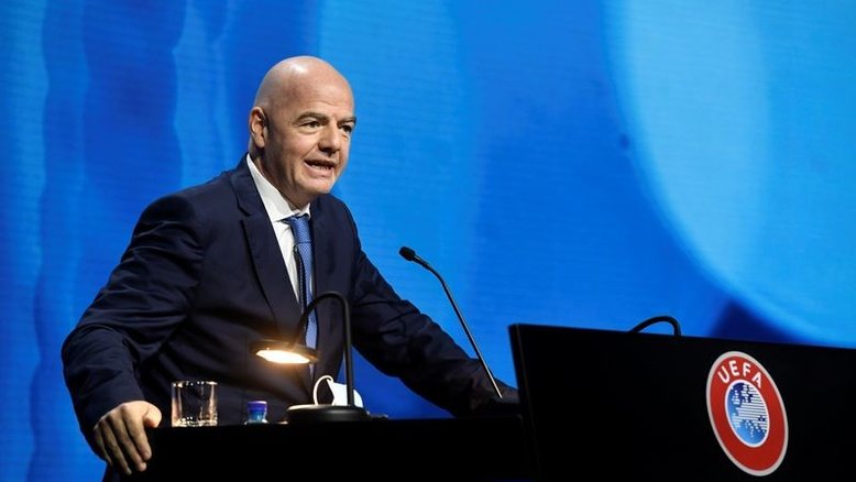 Infantino promete decisão sobre Copa do Mundo bienal "antes do fim do ano"