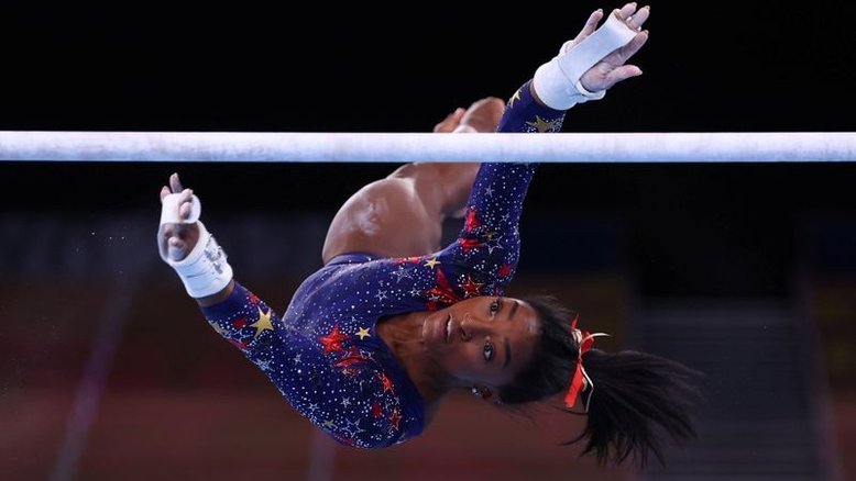 Simone Biles fica com o bronze na trave;  Flávia Saraiva termina em sétimo