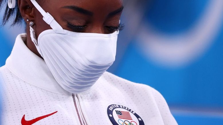 Após desistência, Simone Biles alega preocupação com saúde mental