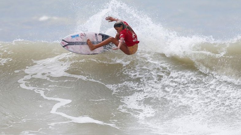 Inspirados por Ítalo, surfistas mirins sonham em manter Brasil na crista da onda