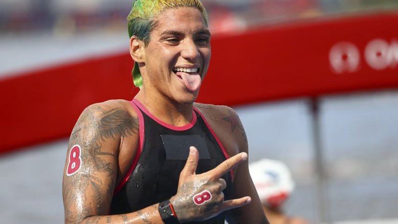 Medalha de ouro, Ana Marcela destaca: 'Mulher pode ser o que quiser, onde quiser e na hora que quiser'