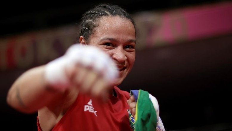 Beatriz Ferreira e Hebert Conceição vencem e estão na final do boxe em Tóquio