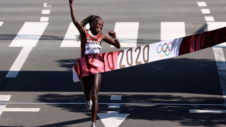 Quenianas confirmam favoritismo e levam ouro e prata na maratona na Olimpíada
