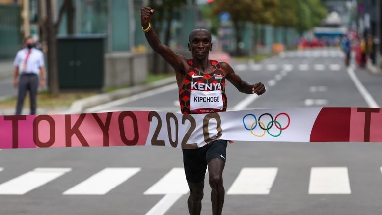 Queniano Kipchoge conquista medalha de ouro na maratona