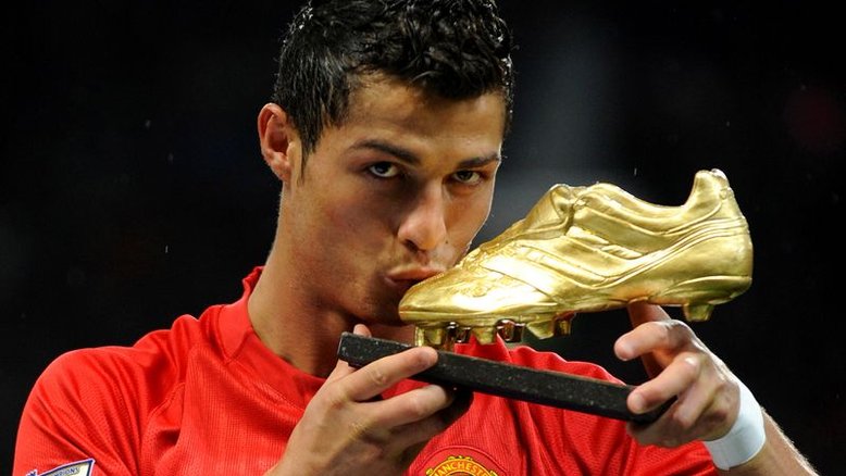 Perto da reestreia no United, Cristiano Ronaldo celebra camisa 7: 'Número mágico'