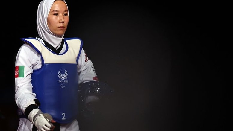 Atleta afegã estreia na Paralimpíada após saída secreta do país