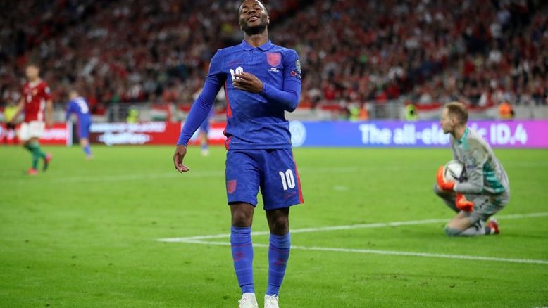 Johnson repudia ofensas racistas "vergonhosas" contra jogadores ingleses na Hungria