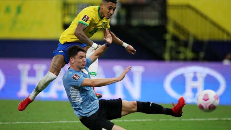 Raphinha brilha e Brasil bate Uruguai por 4 x 1 nas eliminatórias