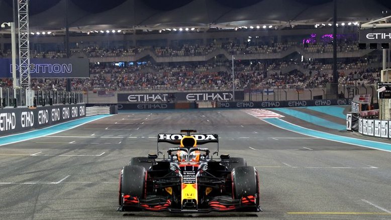 Verstappen desbanca Hamilton e conquista pole para corrida decisiva em Abu Dhabi
