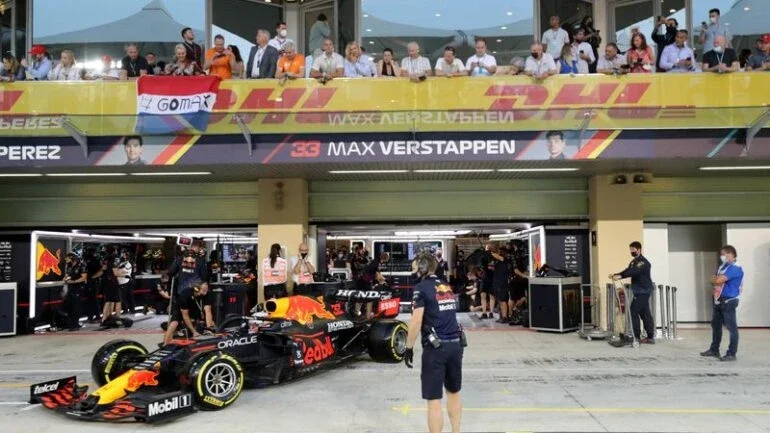 Verstappen merece pole na disputa pelo título em Abu Dhabi, diz Hamilton