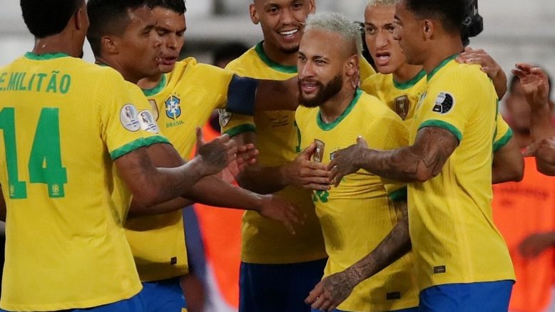 Brasil goleia Peru por 4 x 0 e lidera grupo na Copa América