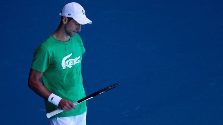 Austrália cancela visto de Djokovic, citando risco à saúde
