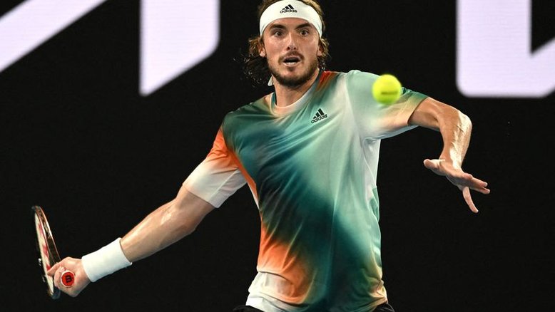 Tsitsipas atropela Sinner e avança às semifinais do Aberto da Austrália