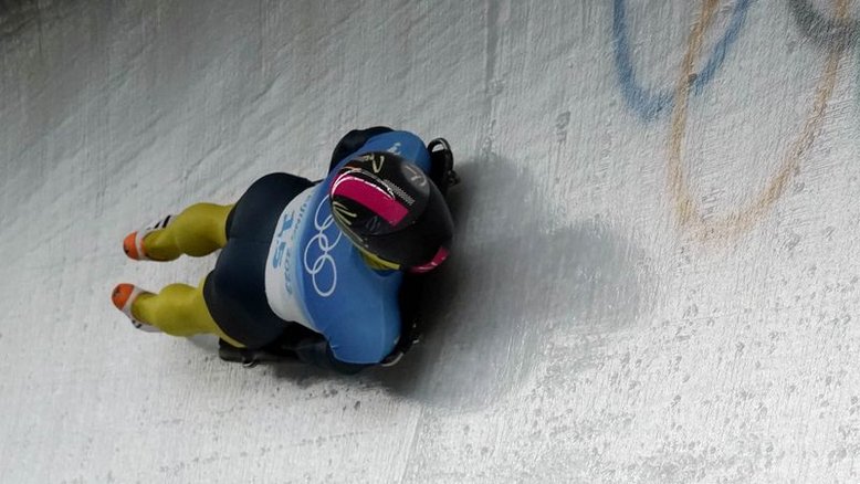 Atleta ucraniano do skeleton usa holofote olímpico para pedir paz em seu país