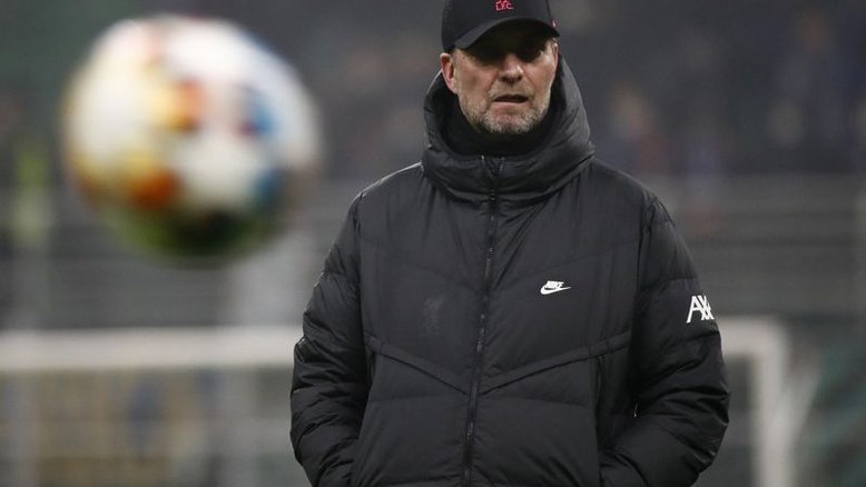 Klopp coloca em dúvida participação de Jota e Firmino na final da Copa da Liga Inglesa