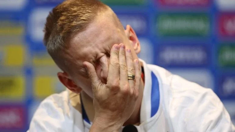 Na véspera de jogo das eliminatórias da Copa, sonho de ucraniano Zinchenko é simplesmente a paz