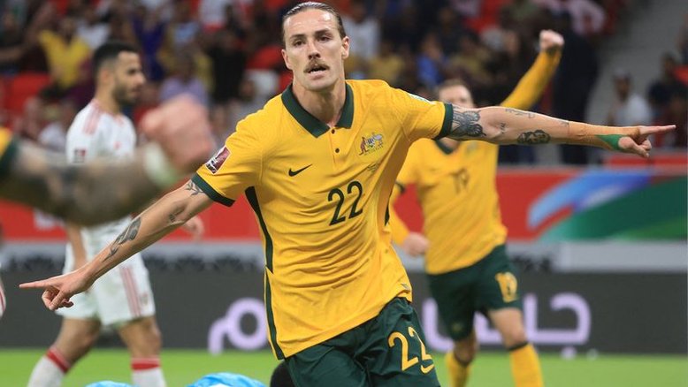 Gol com desvio no fim mantém chance da Austrália de se classificar à Copa do Mundo