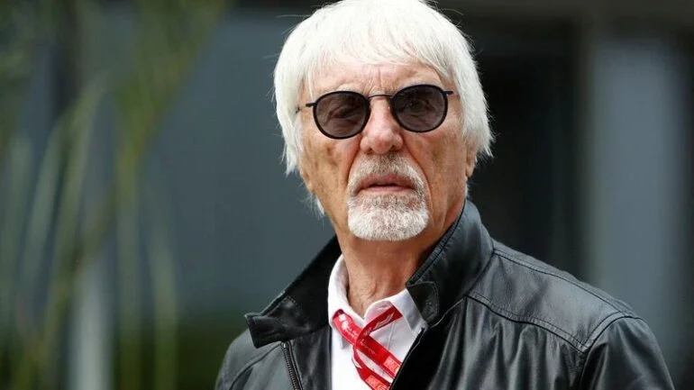 Ex-chefe da F1 Bernie Ecclestone é criticado por elogios a Putin
