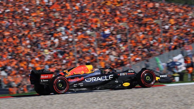 Verstappen será pole position na corrida sprint da Áustria; pilotos da Mercedes batem