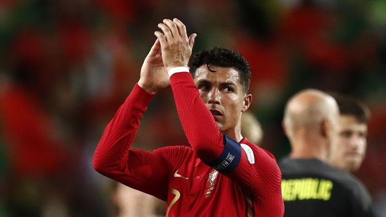 Cristiano Ronaldo não está à venda, diz novo técnico do Manchester United