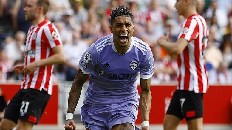 Barcelona chega a acordo com Leeds para contratar atacante brasileiro Raphinha