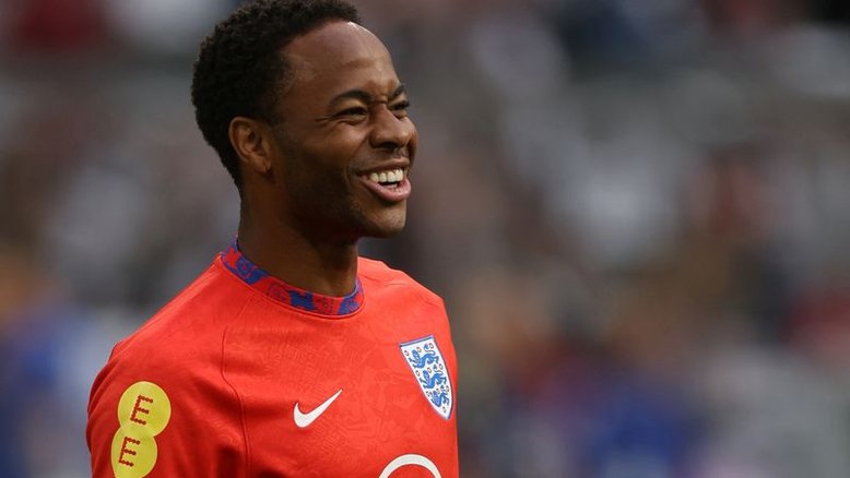 Chelsea conclui contratação de Sterling do Manchester City