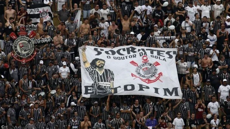 Bola de Ouro terá prêmio em homenagem a Sócrates para ações de solidariedade