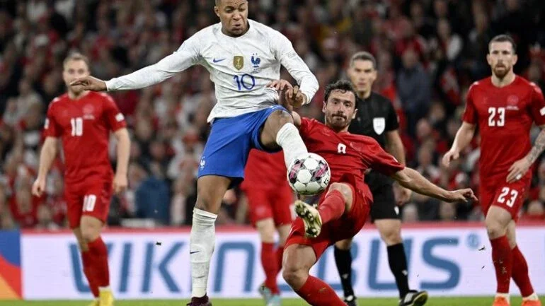Mbappé não pode fazer tudo sozinho, diz técnico da França após derrota